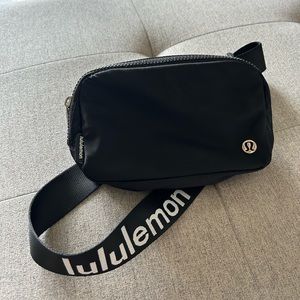 Lululemon Everywhere Belt Bag Black